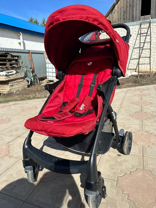 Детская коляска в