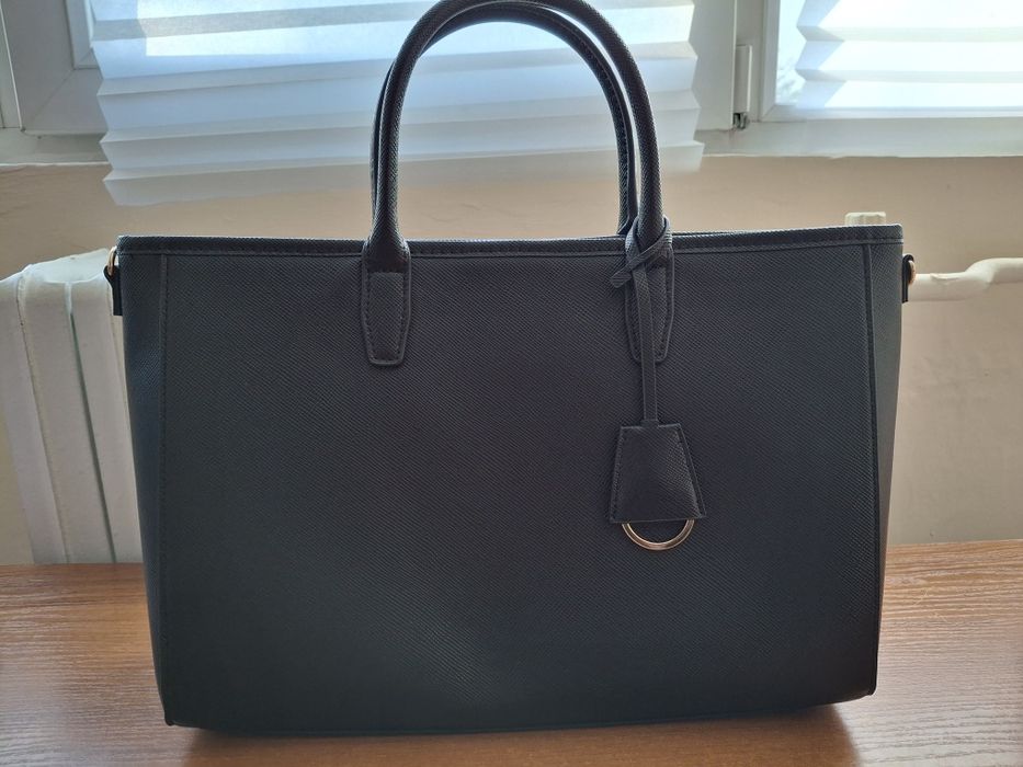 Средно голяма чанта