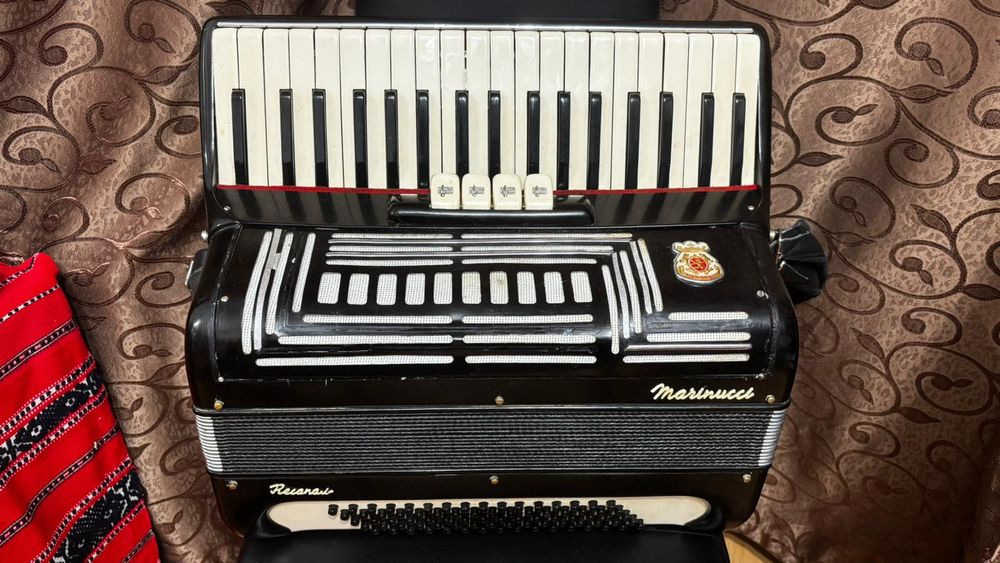 Acordeon italian Marinucci 80 basi  cu 4 registre