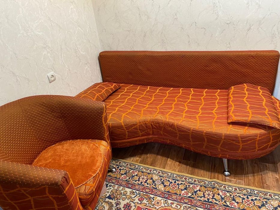 Продаю диван с креслом