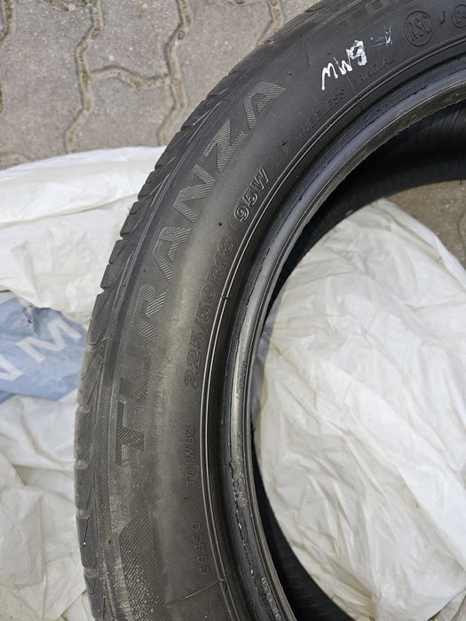 Продавам летни гуми Bridgestone 225/50r18