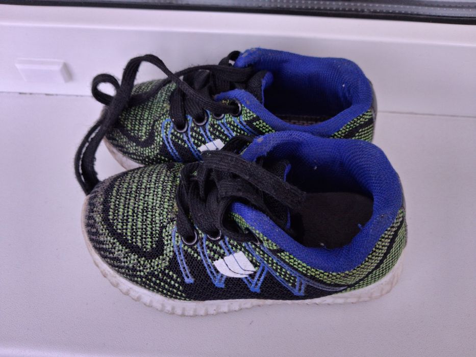 Кроссовки детские