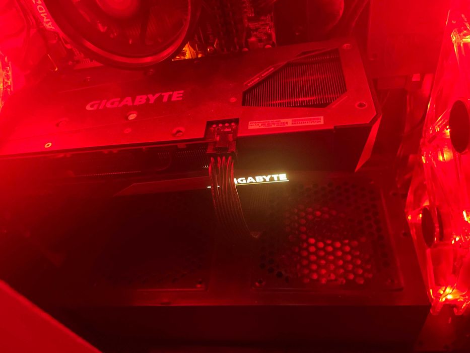 placa video gigabyte  rx7600 8gb