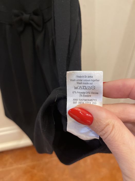 Платья в отличном состоянии . Одеты по одному или 2 раза