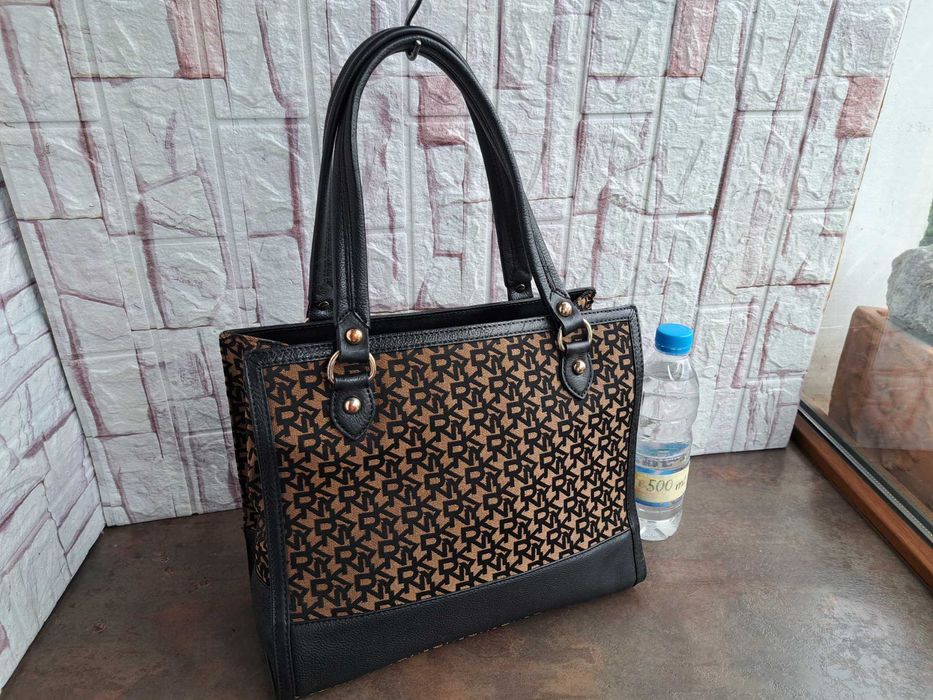 дамска чанта,DKNY,черна Дона Карън
- естествена кожа