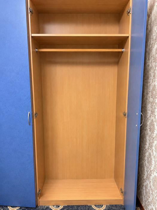 Продам очень компактный высокий шкаф