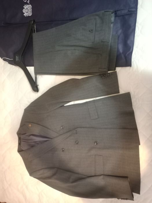 Продам костюм новый