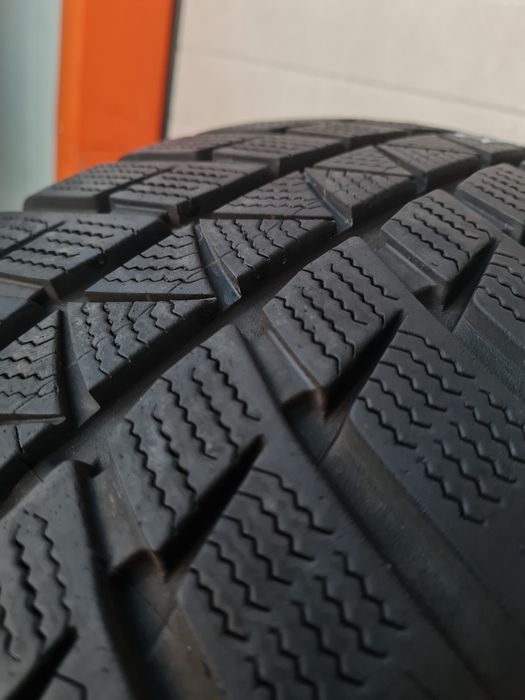 Зимни гуми 2 броя FALKEN EuroWinter HS449 235 65 R17 дот 2817