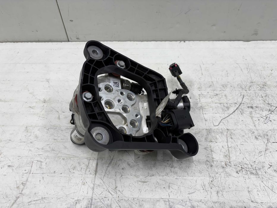 Помпа хидравлично окачване / Клапан блок динамик драйв БМВ Ф07 Ф10 Ф06