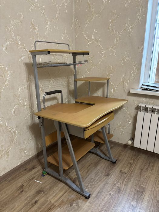 Двух ярусная кровать стол в подарок