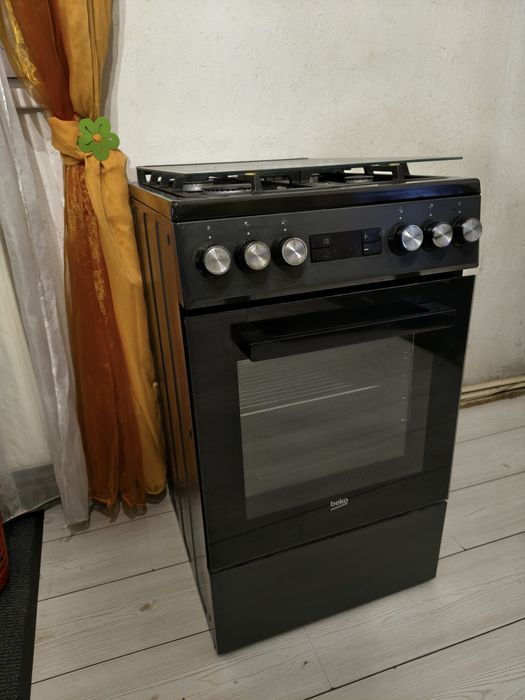 Aragaz cu cuptor electric Beko FSM52330NAO