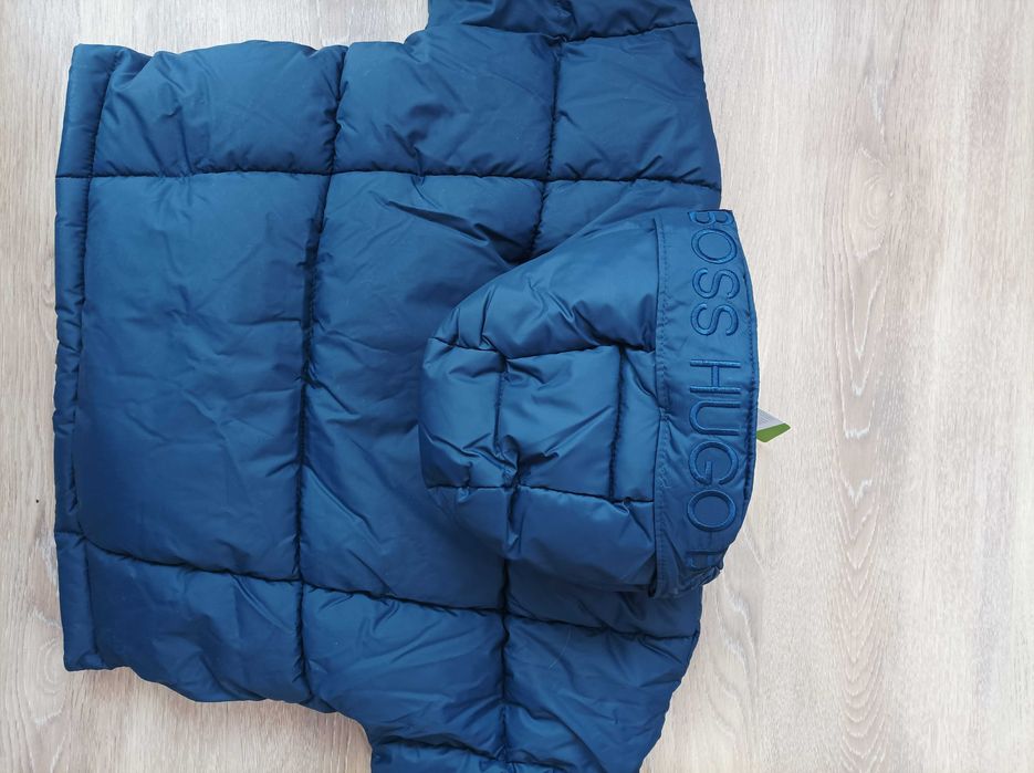 Hugo Boss Ново оригинално яке 5-7 год