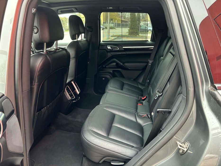 2016 Porsche Cayenne S