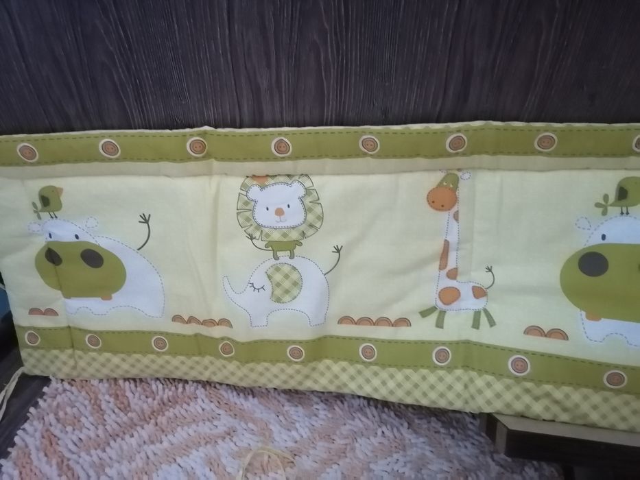 Продам бортик на кроватку