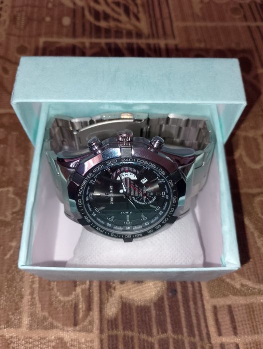 Нов мъжки часовник