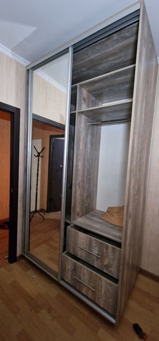 Прлдам купейный шкаф