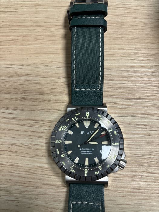 UBlast REF. UBGT46GN часовник