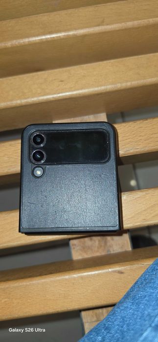 Телефон Samsung Z-Flip 4