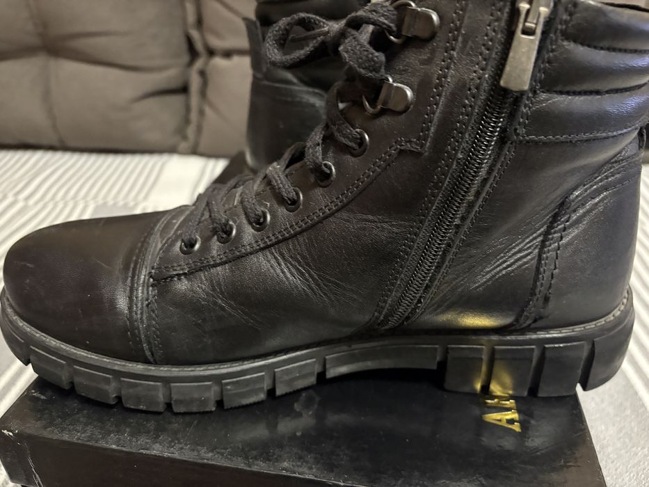 Продам зимние ботинки