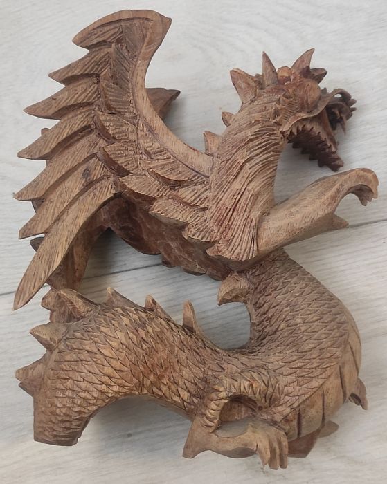 Дървени маски 100 см. и дървен крила змей