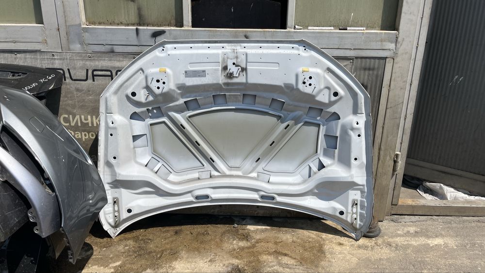 2 броя Преден капак Audi Q3 8U0