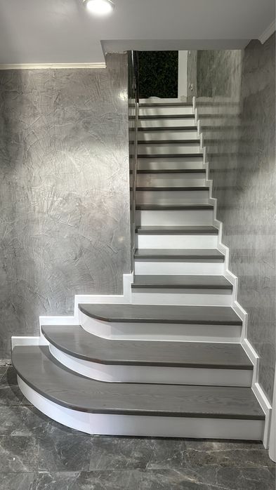 Scări interioare din stejar masiv