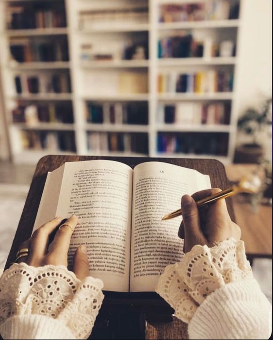 Стойка за четене на книги