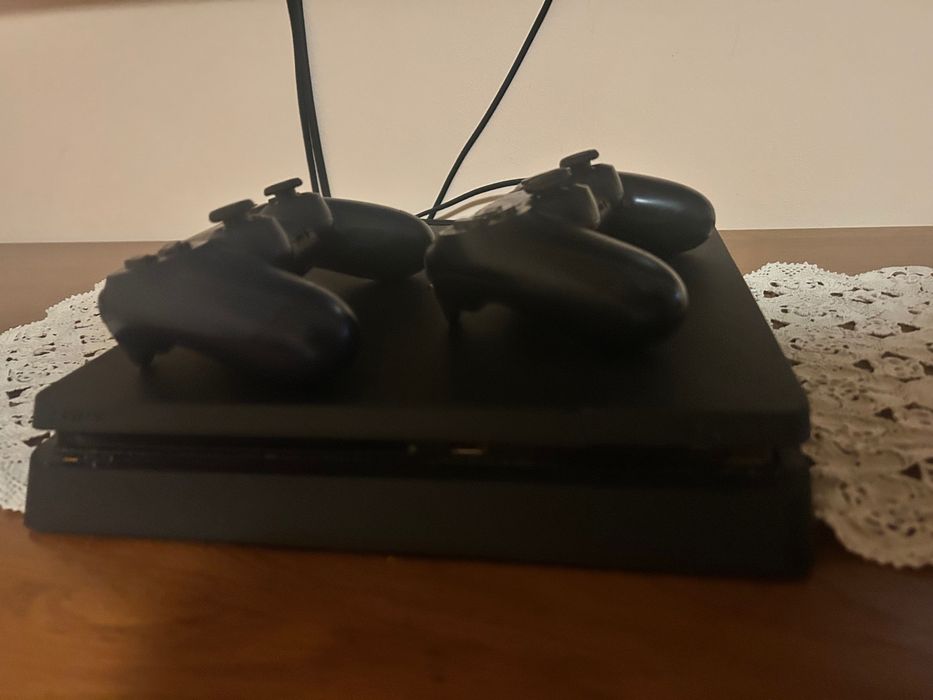 Playstapion 4 slim