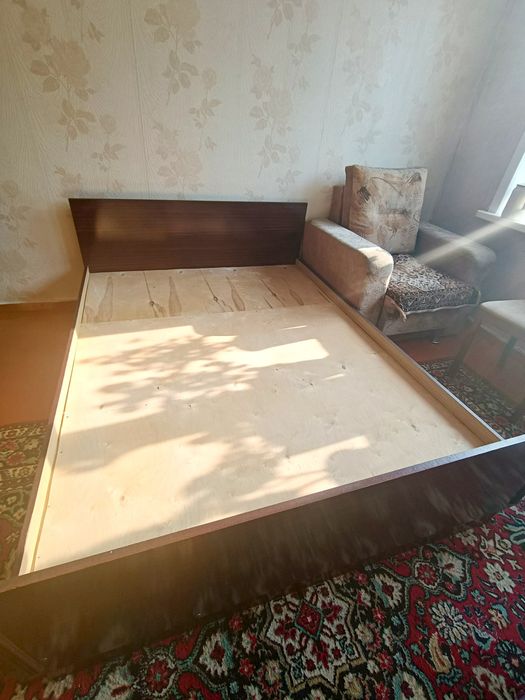 Двуспальная кровать