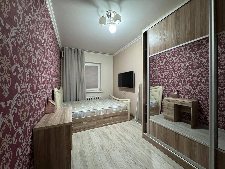 ОЙБЕК МЕТРО Центр Города Трехкомнатная 3/6/9 Площадь-75м2 Ремонт-Хорош