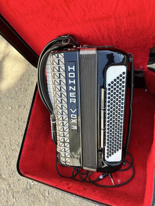Acordeon Hohner Atlantic IVN deluxe cu 120 de basi