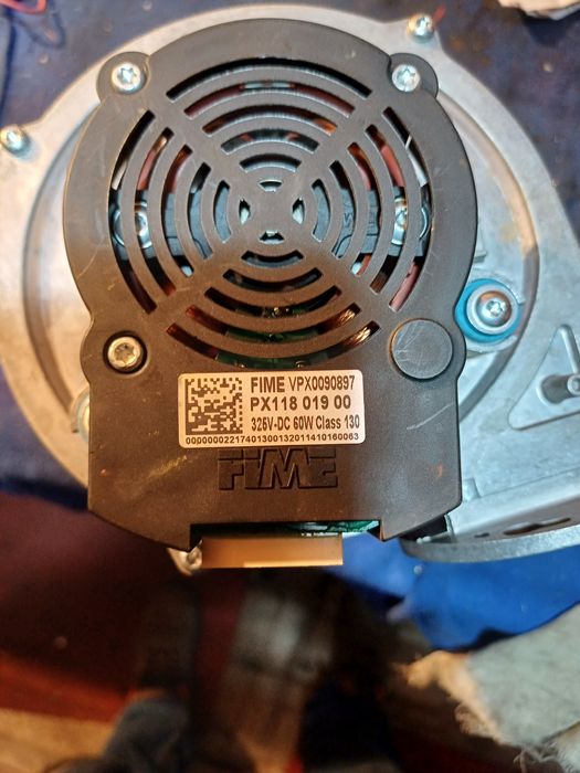 Vând arzător , schimbator si vas expansiune Ariston