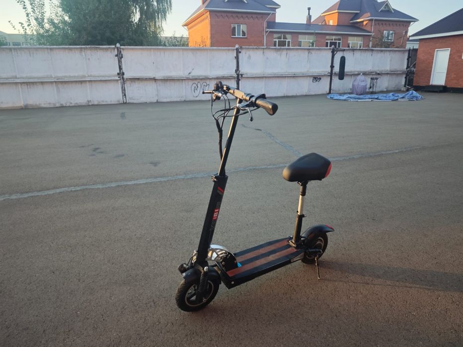Продам элеткро самокат.