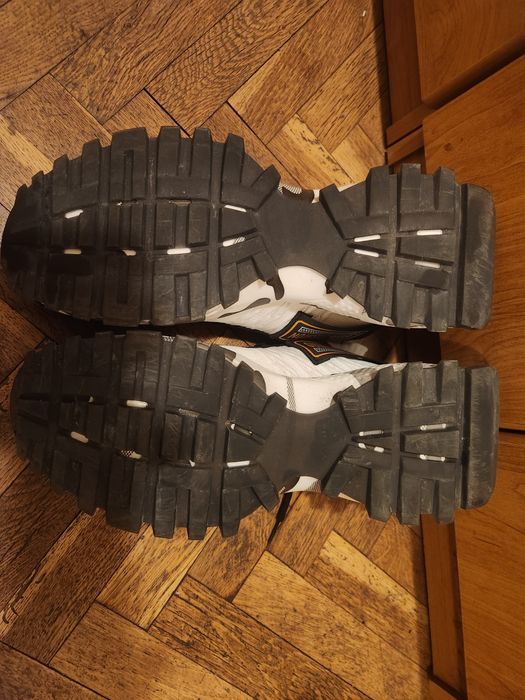 Нови маратонки GUJA, N:45 Цена 70 лв.