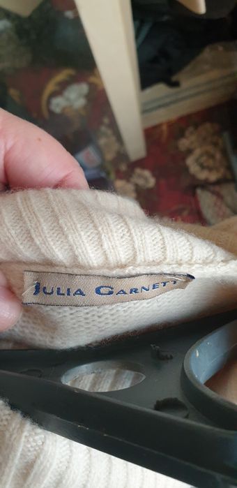 Продам теплый свитер.