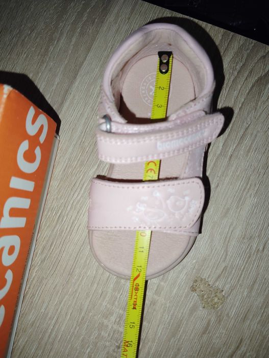 Vand sandale roz biomecanics marimea 20, noi cu etichetă