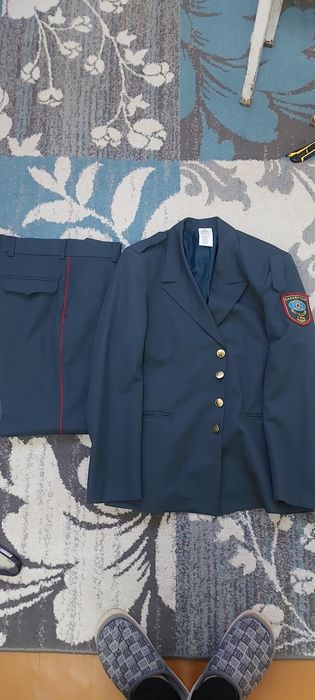 Продаю парадную форму одежду и рубашки  отдельно имеется брюки