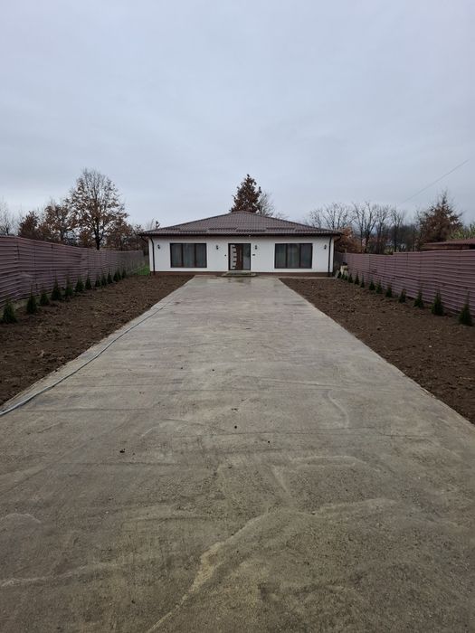 Vînd casă nouă cu 12 arii grădină