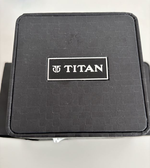 Ceas Titan Raga Viva cu cadran argintiu, analogic, femei, curea piele