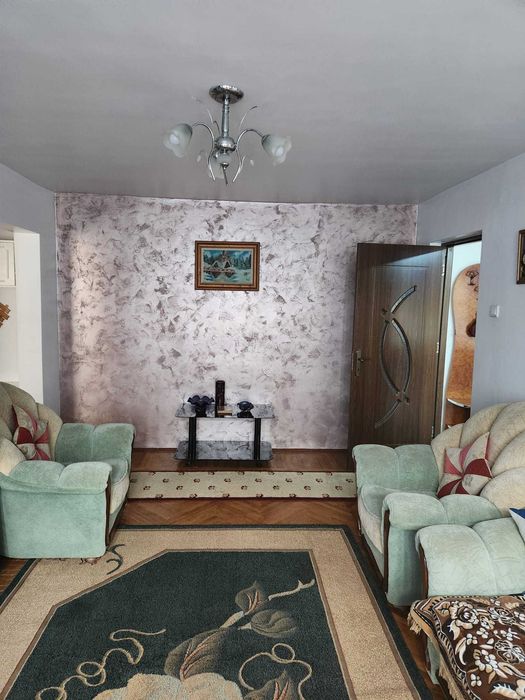 Apartament 2 camere de vanzare, zonă de sus – Onești