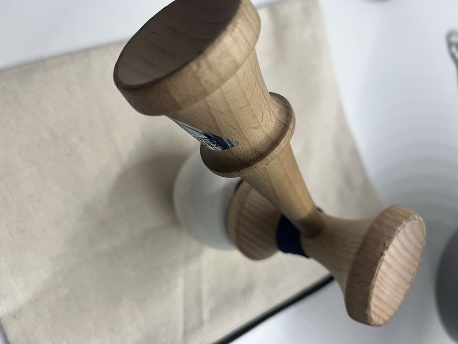 Kendama krom pop ( sticky clear)