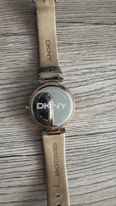 Часы женские DKNY