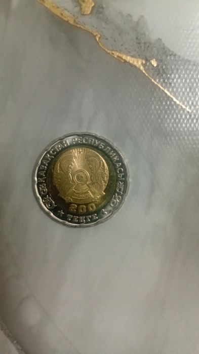 Продам  монету 200 тг