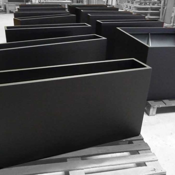 Ofer spre vânzare Ghivece și Jardiniere