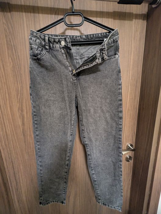 Дънки тип 'mom jeans'