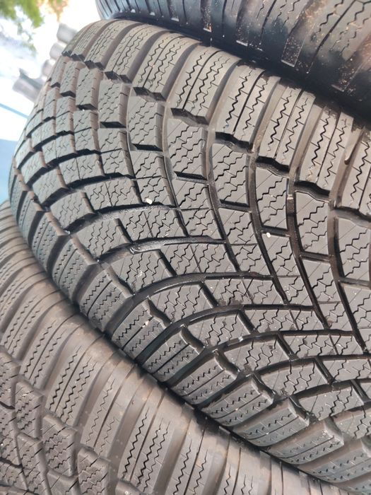 4 бр зимни 225/60/18 Bridgestone