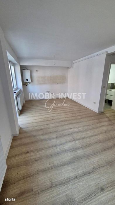 Garsoniera de vanzare, etaj 1, cu parcare si boxa, bloc nou