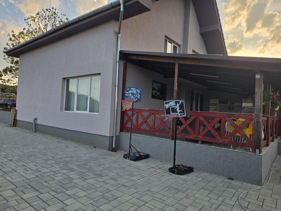 Casa 200m² Str Piersicilor, Paleu, Teren 700m²