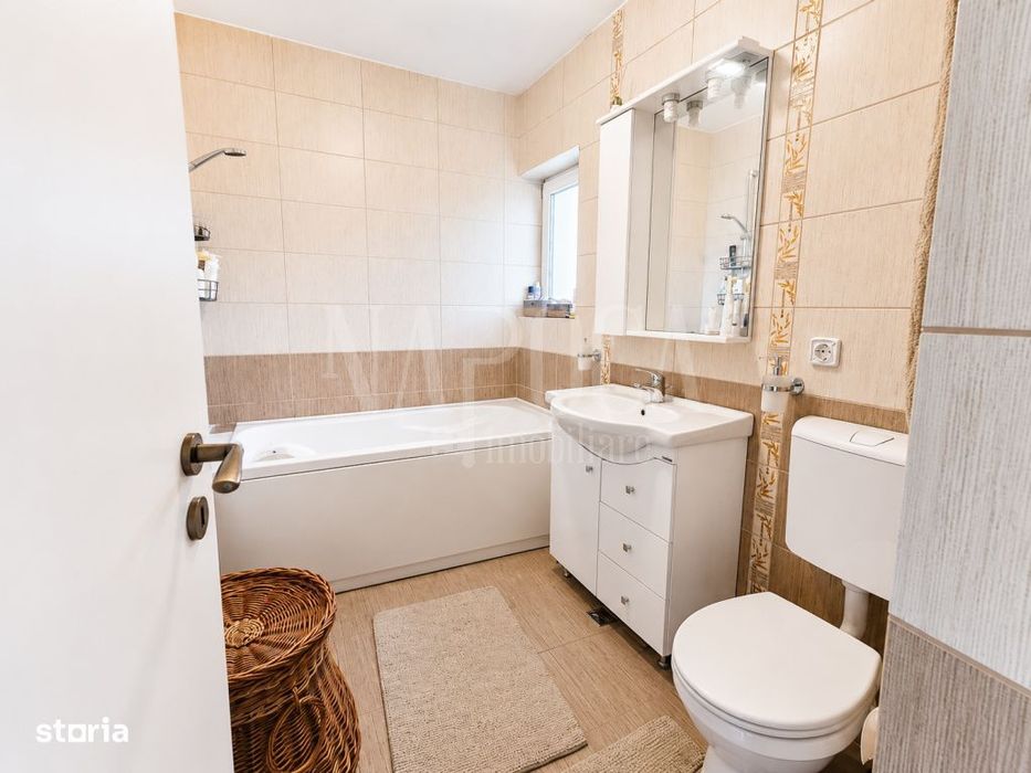Casa 4 camere de vanzare in Floresti