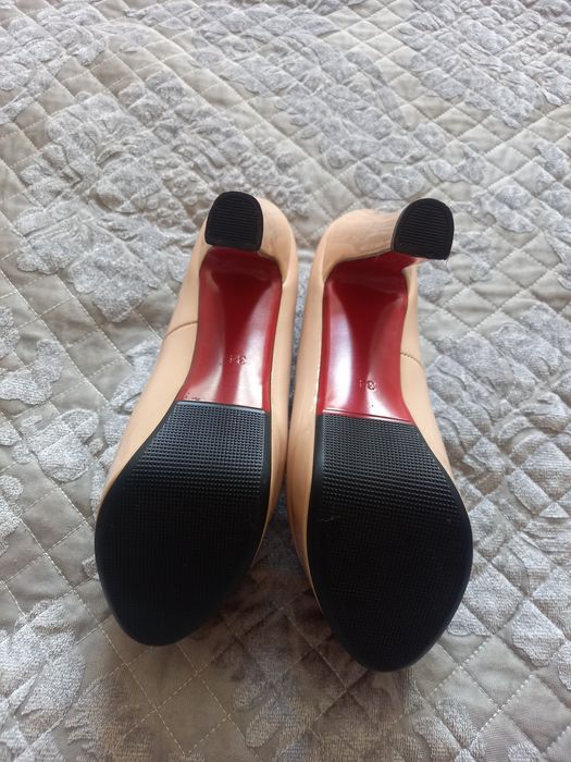 Продаю Новые туфли Лабутены